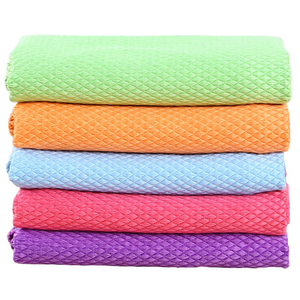 Microfiber-Cleaning-Cloth-Wiping-Without-Leaving-Marks