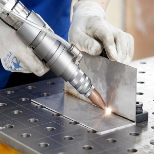 HGTECH Cheap Price Three Years Warranty Metal Stainless Steel Handheld Fiber Laser Welding Machine Fibre Laser Welder Price