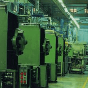 thermoplastic injection molding machine