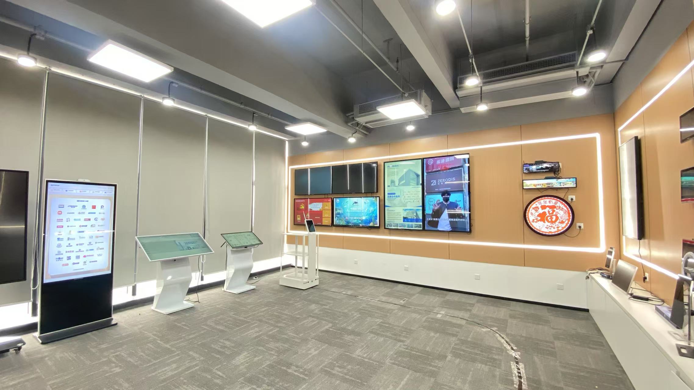 Guangdong Hushida Electronic Technology Co., Ltd. Advertising Display