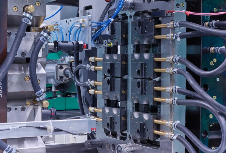 Injection molding machine