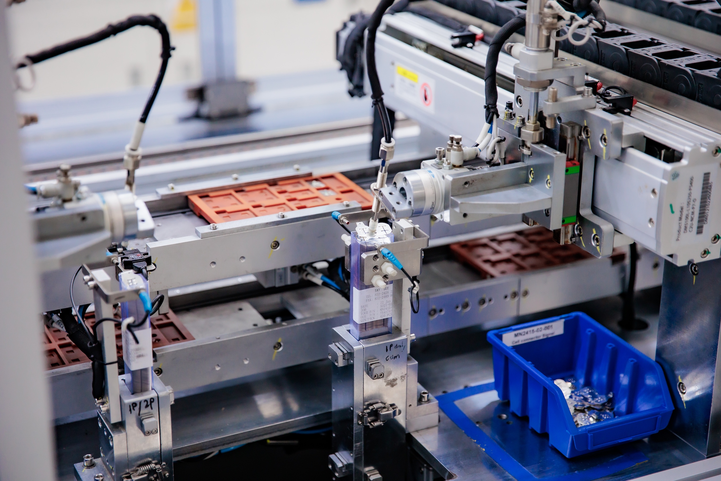 Electronic Component (possibly a Cel connector or sensing module component)