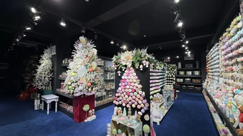 Yiwu Shuangyuan Christmas Artware Limited Christmas trees
