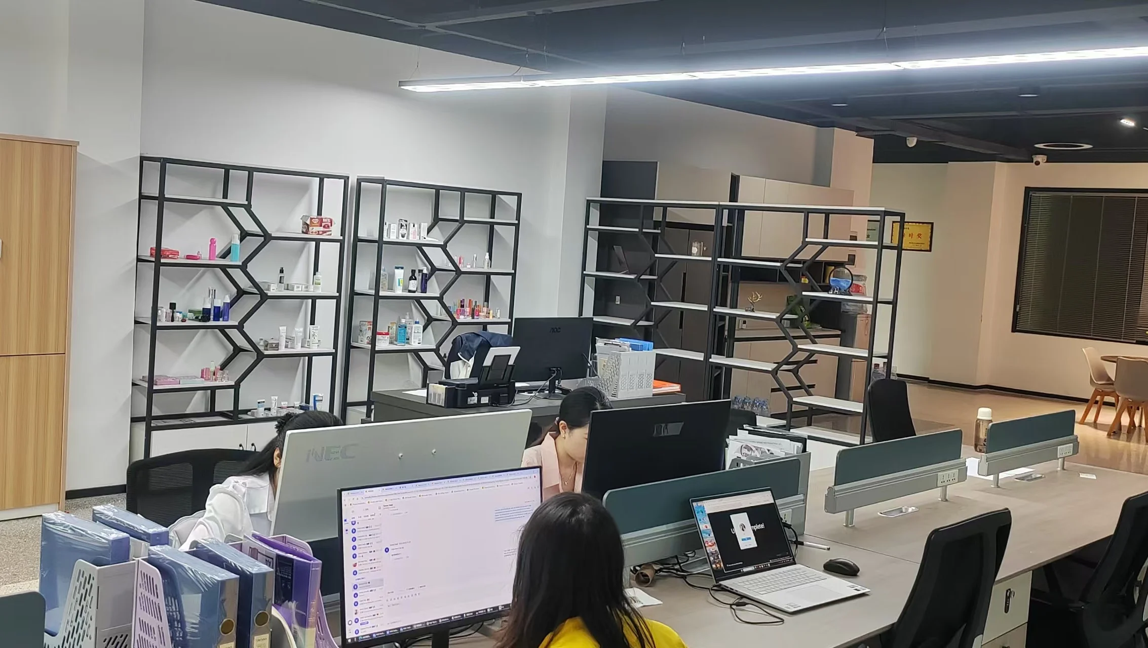 Yiwu Haiyi New Material Technology Co., Ltd. Perfume