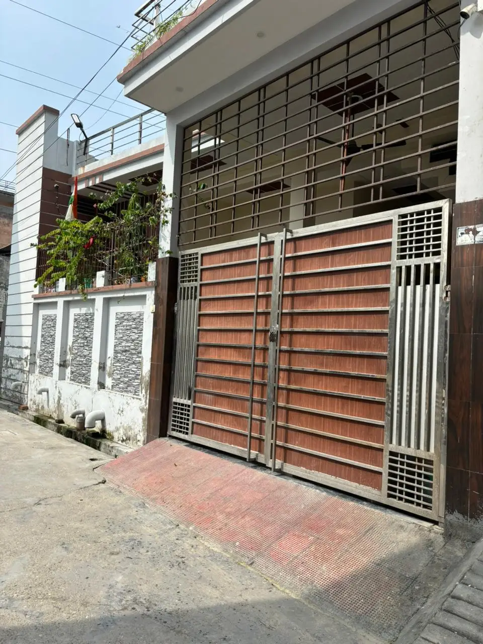 R J HANDICRAFTS STORE factory image 3