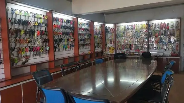 Yangjiang Yangdong Zhuopeng Industrial & Trade Co., Ltd. Student scissors