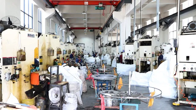 Pingxiang Zhongtai Environmental Chemical Packing Co., Ltd. factory image 1