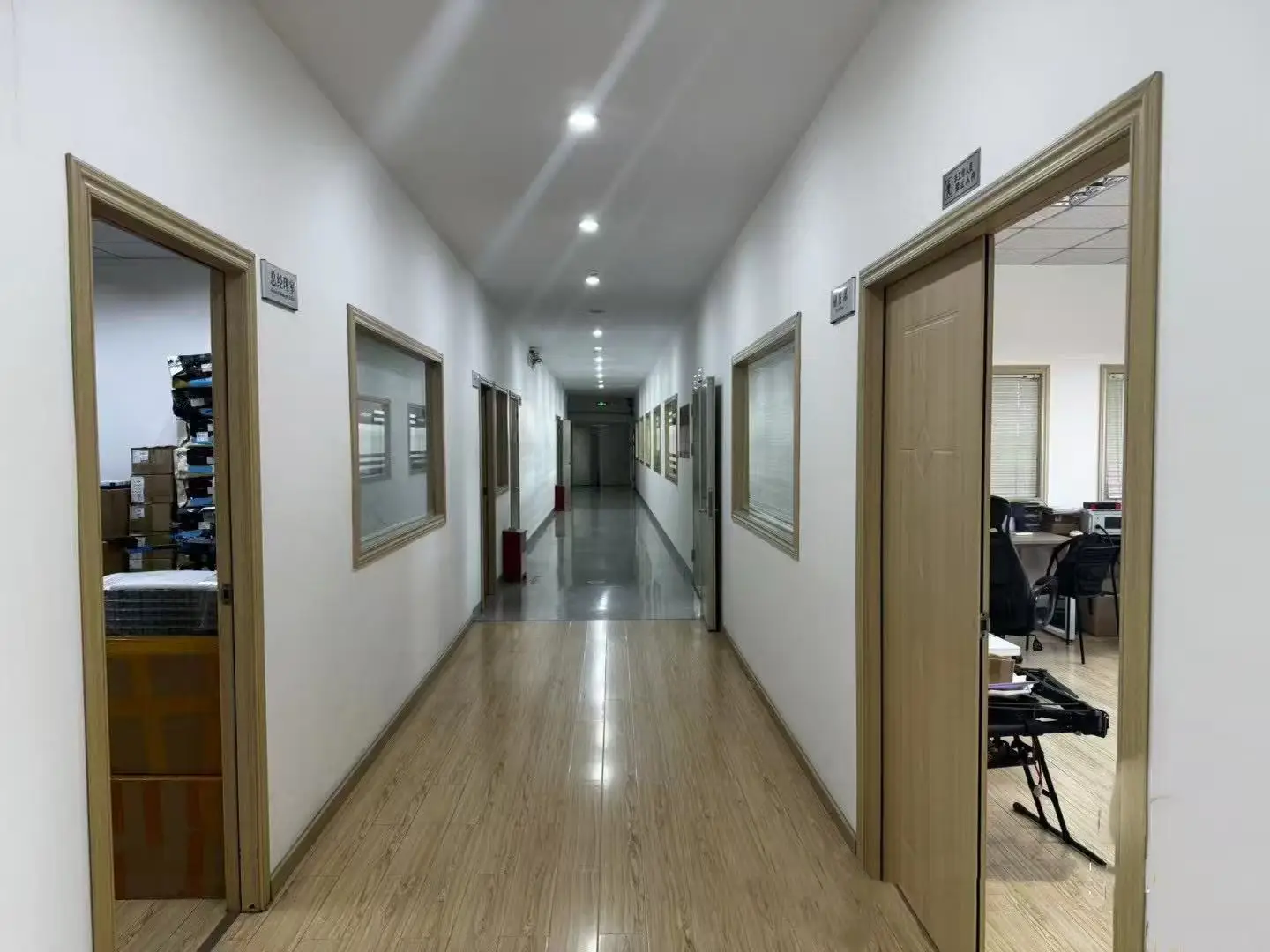 Yiwu Changyi Trading Co., Ltd. Smartwatches