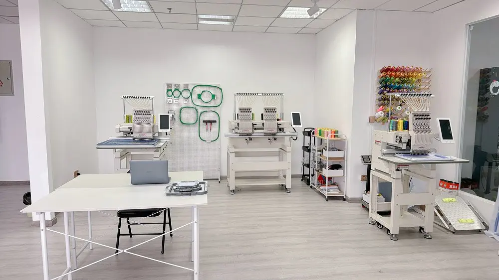 Zhuji Qihong Electro-Mechanical Co., Ltd. Single Head Embroidery Machine