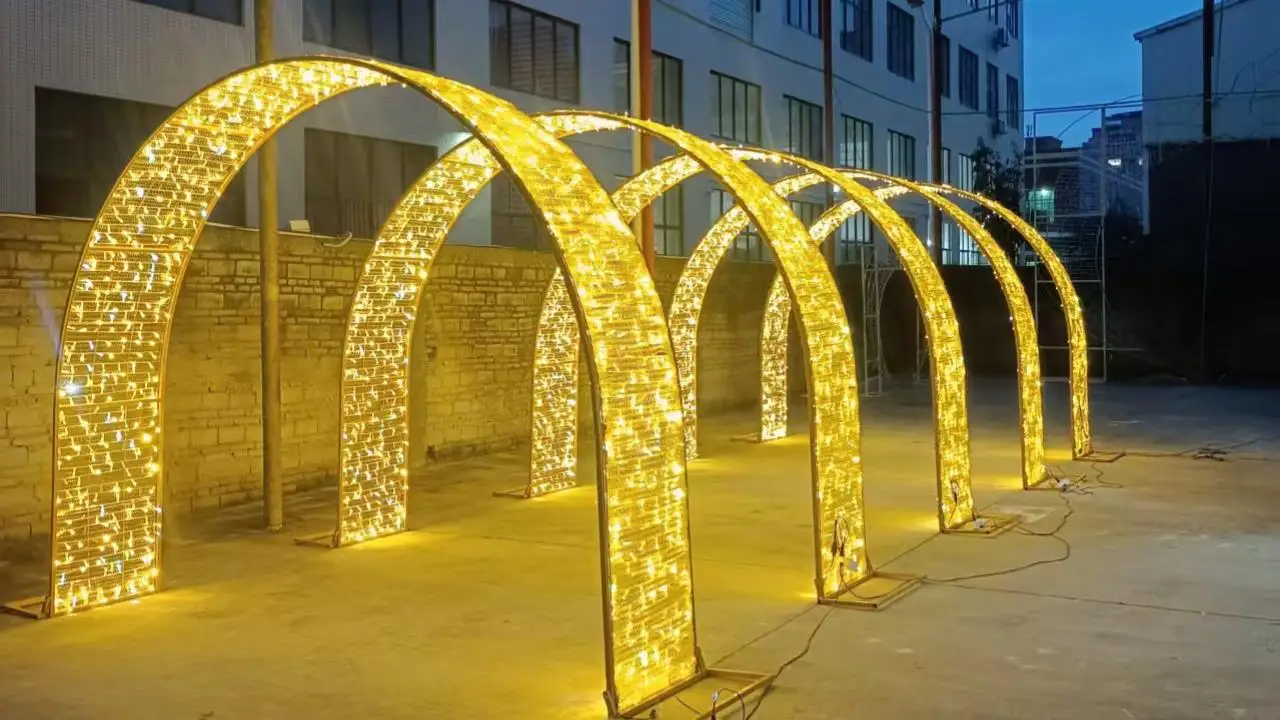 Shenzhen Lyana Decoration Products Co., Ltd. Fiberglass Christmas Decorations