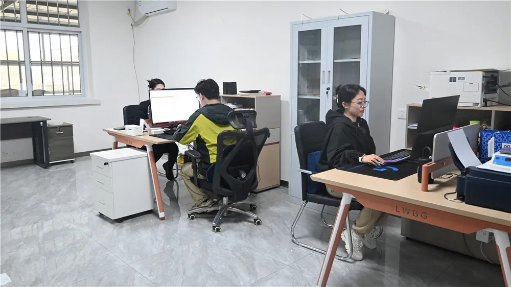 Xiongxian Tonghai Latex Products Co., Ltd. factory image 5