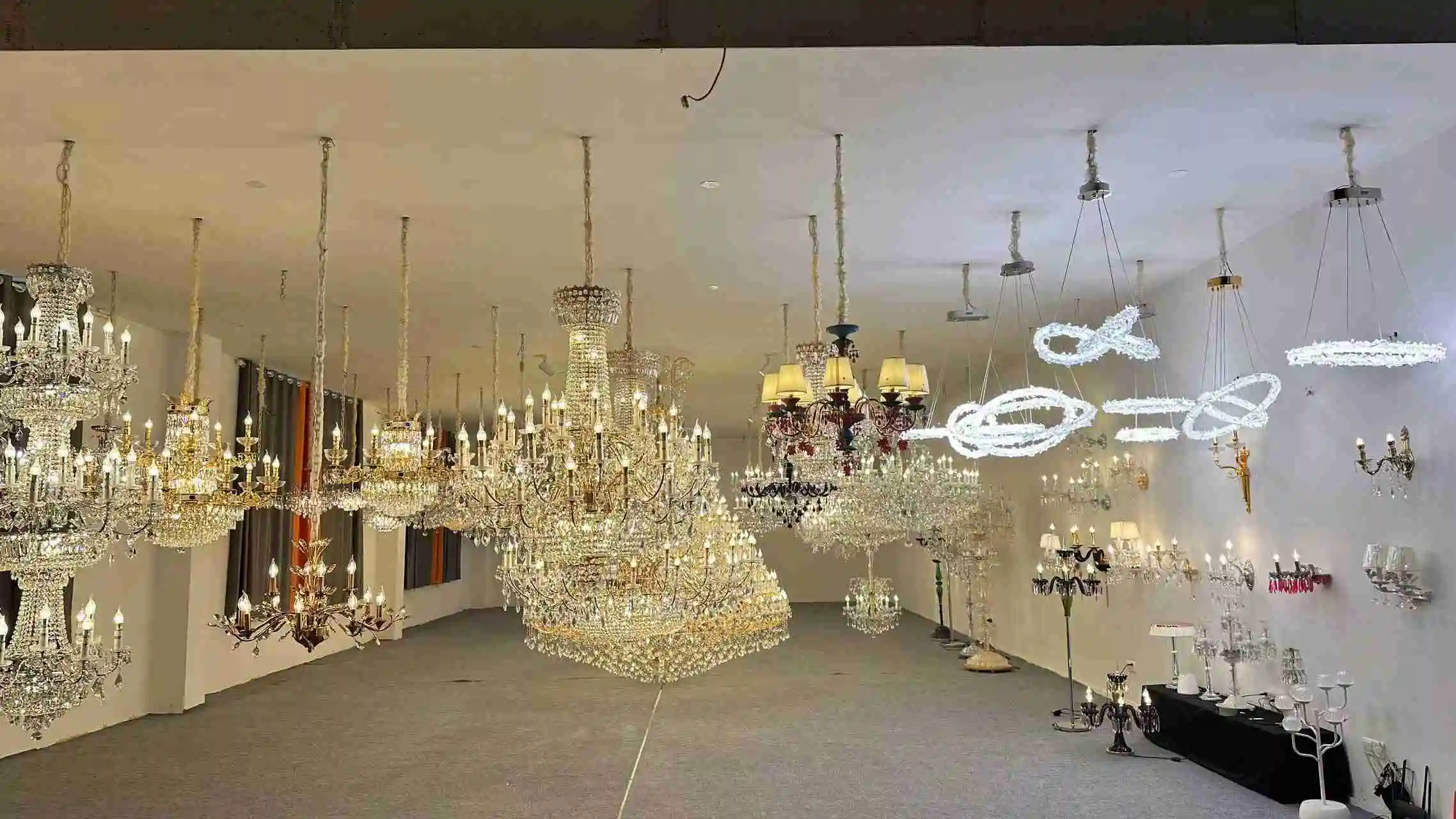 Jiangmen Huaqi Lighting Co., Ltd. Pendant Light