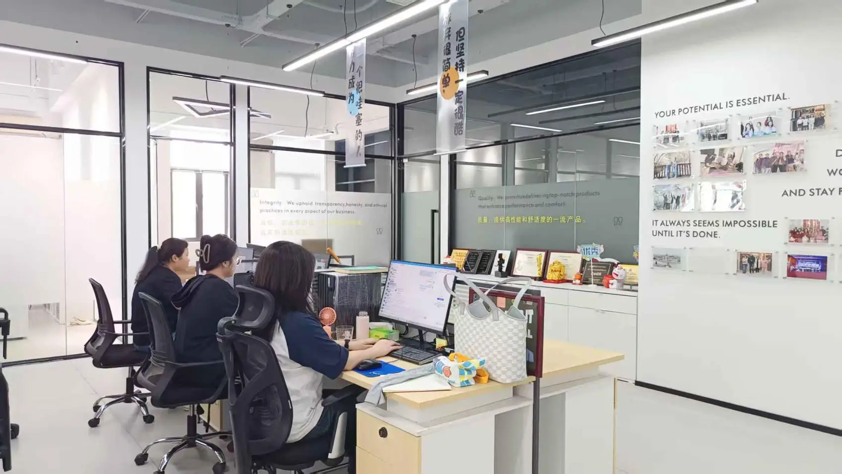 Xiamen Saker Technology Co., Ltd. Yoga Pants
