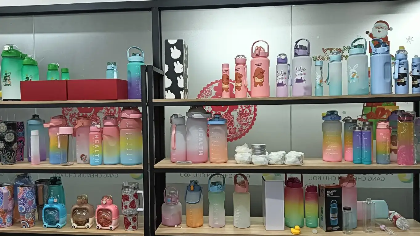 Yiwu Shizi Home Furnishing Products Co., Ltd. Plastic Water Bottle