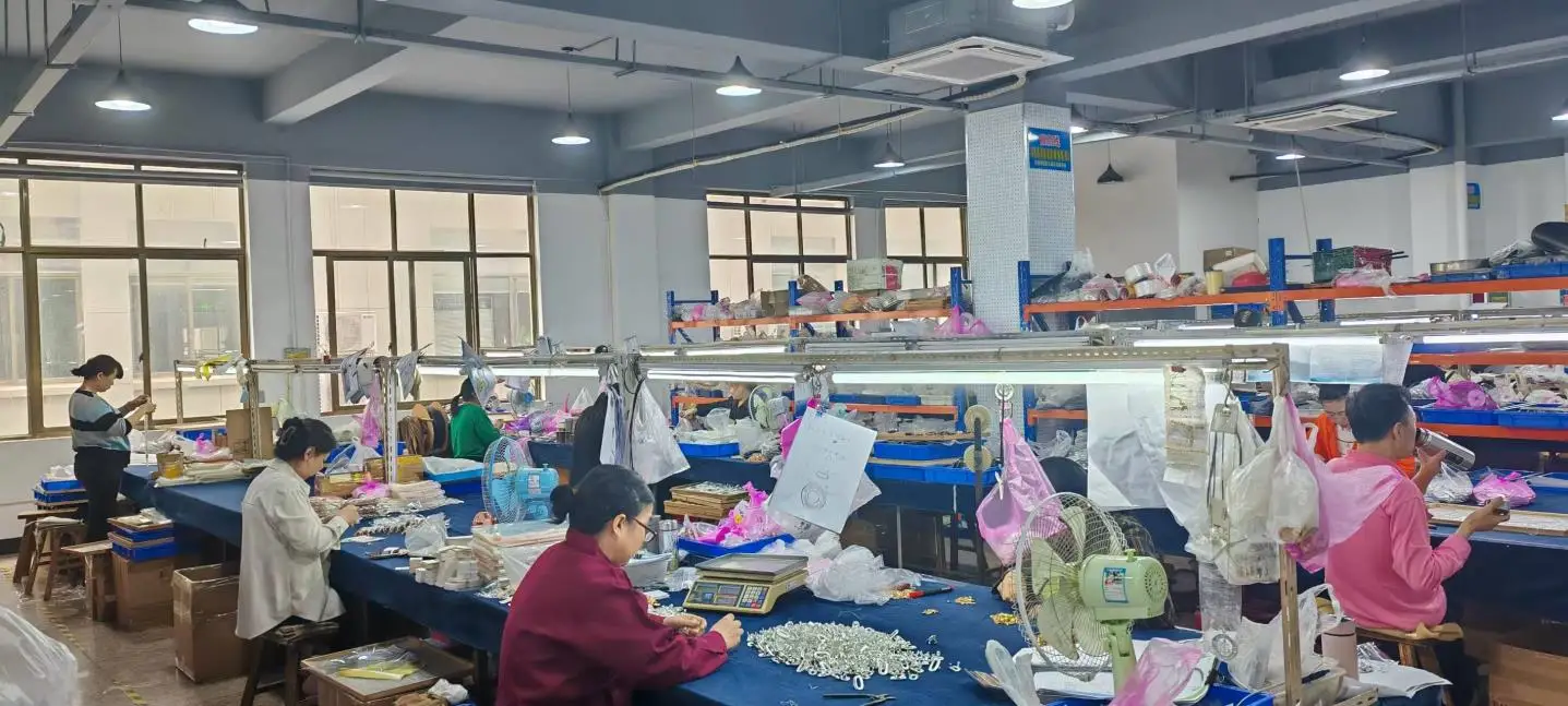 Yiwu Anyi Jewelry Factory Earrings