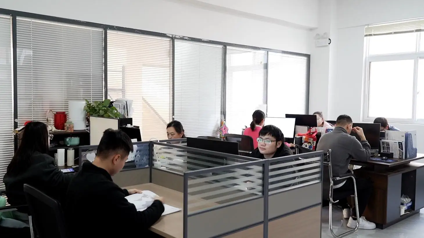Luohe Como Electronic Technology Co., Ltd. factory image 2