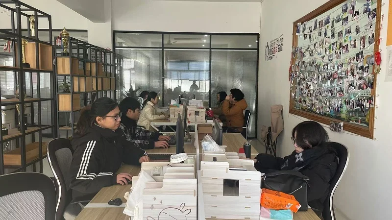 Pujiang Jingni E-Commerce Co., Ltd. Crystal Chandelier Parts