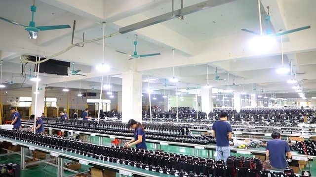 FOSHAN POLAR LIGHTS INDUSTRIAL COMPANY LIMITED Moving Head Light
