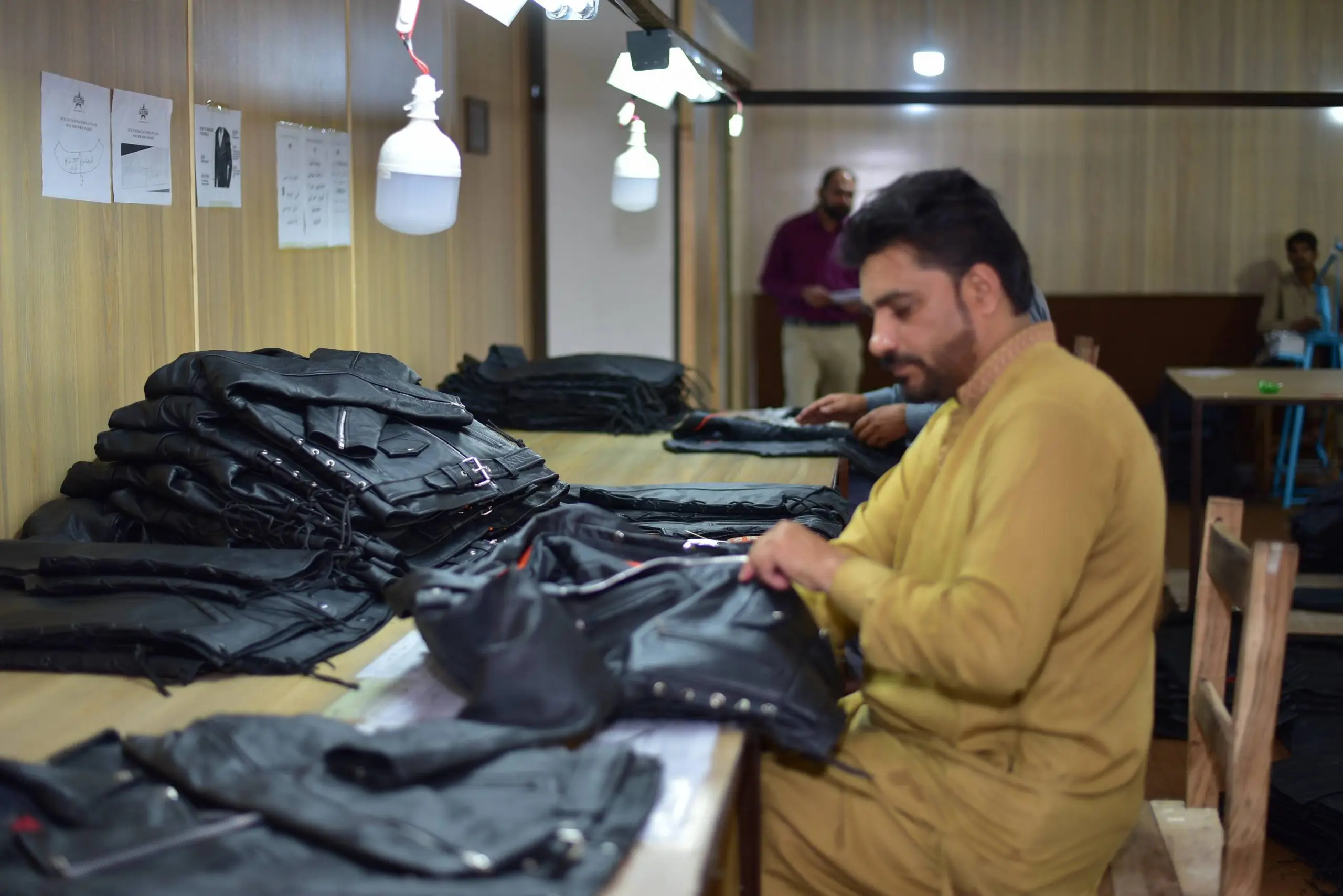 CUSTOMBLEND APPAREL factory image 2