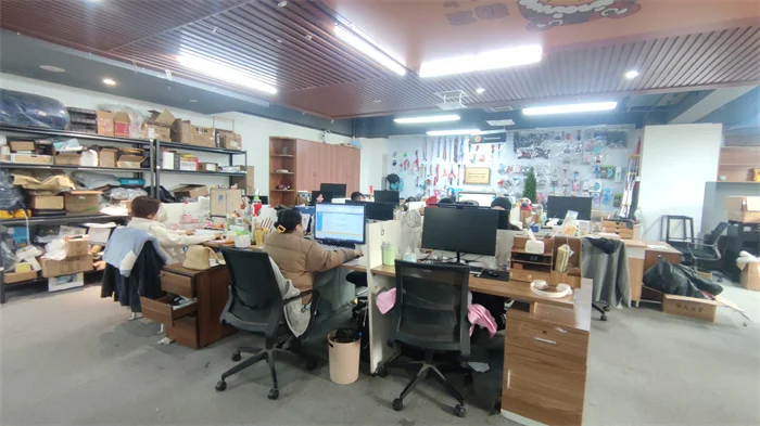 Hunan Dark Horse Tongda Supply Chain Management Co., Ltd. Abaya