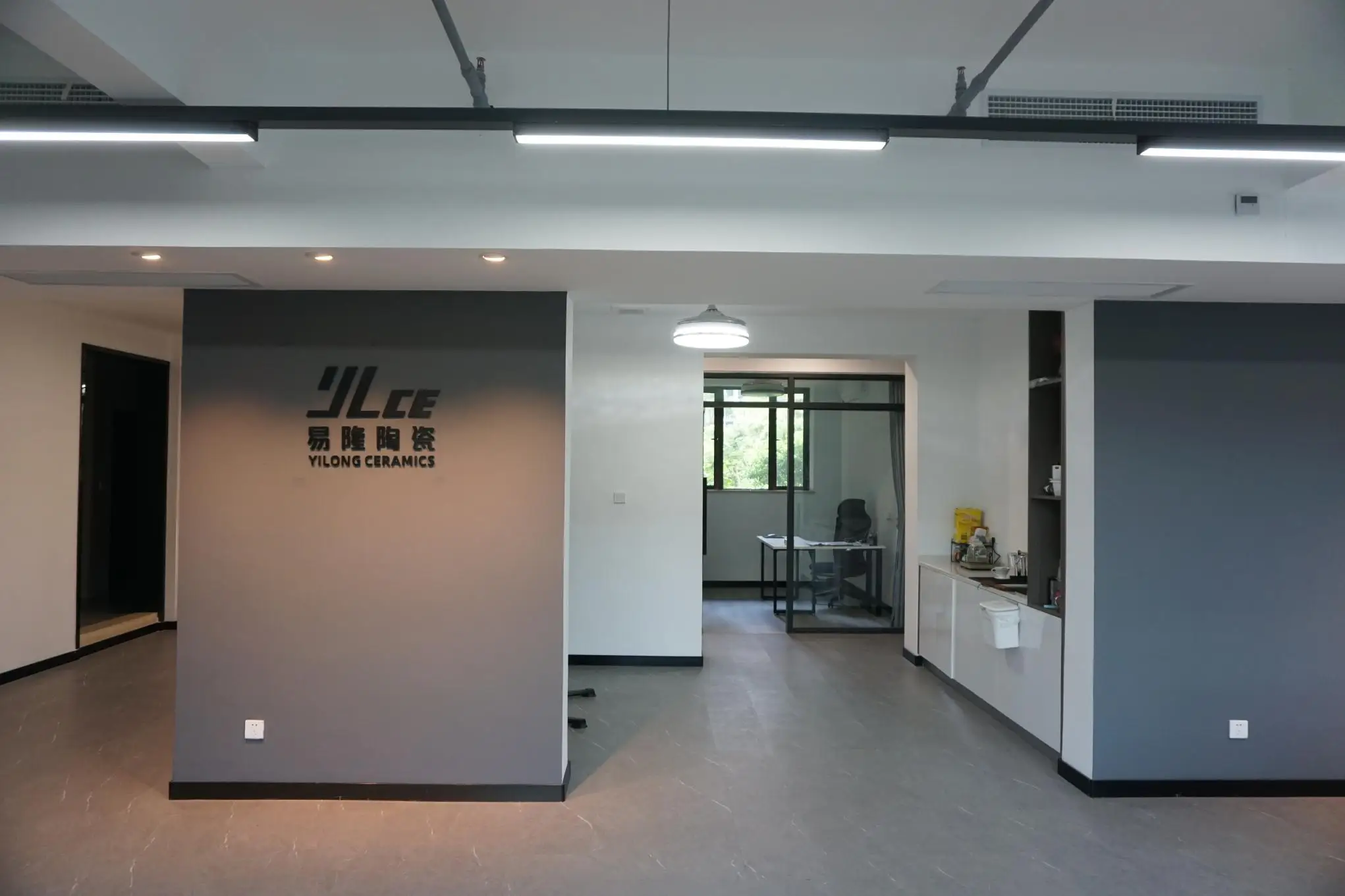 Chaozhou Chaoan Yilun Ceramic Craft Co., Ltd. Wall-hung Toilet
