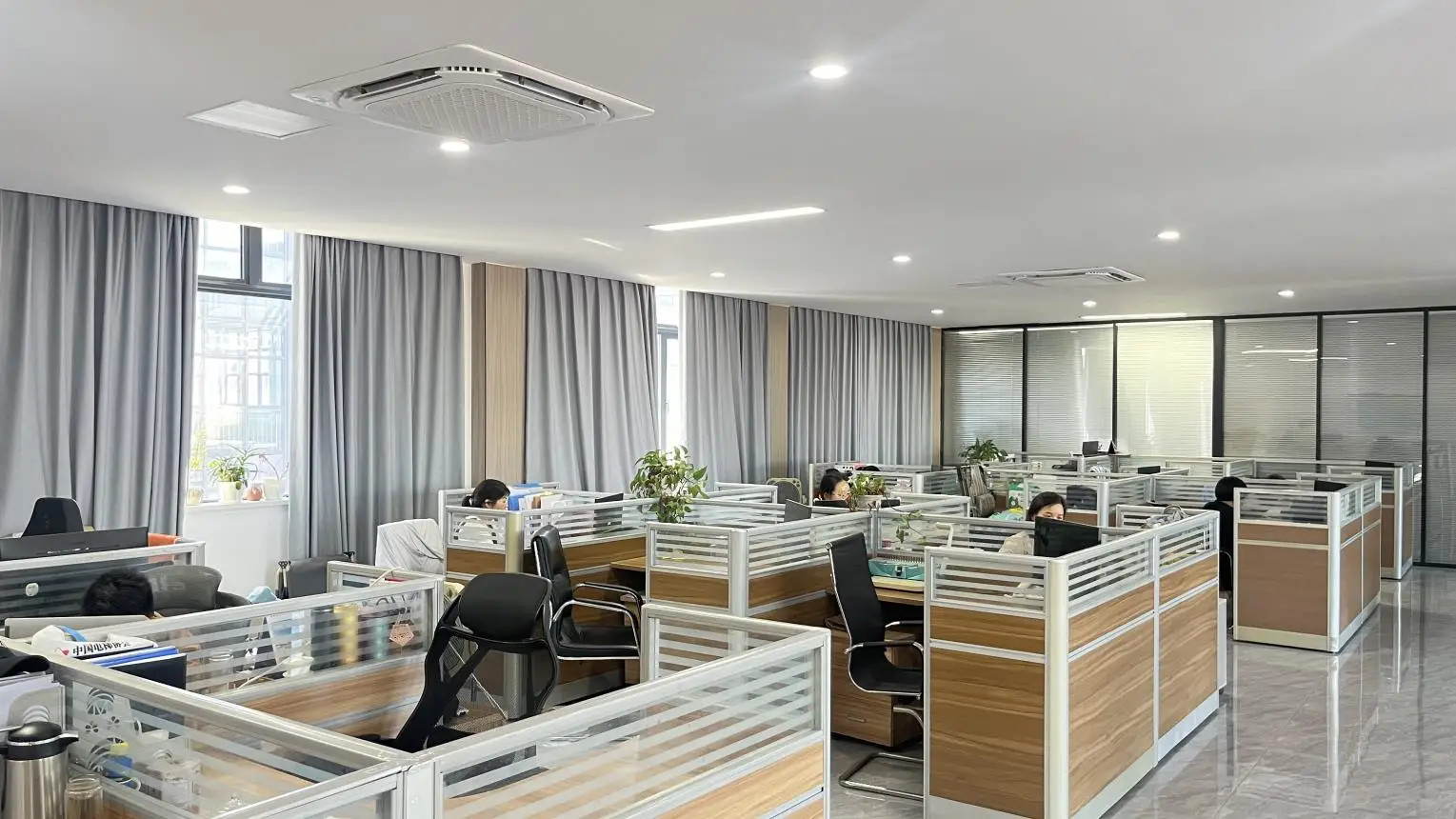 Zhejiang Qibin Technology Co., Ltd. Solar Off-grid Home Inverter