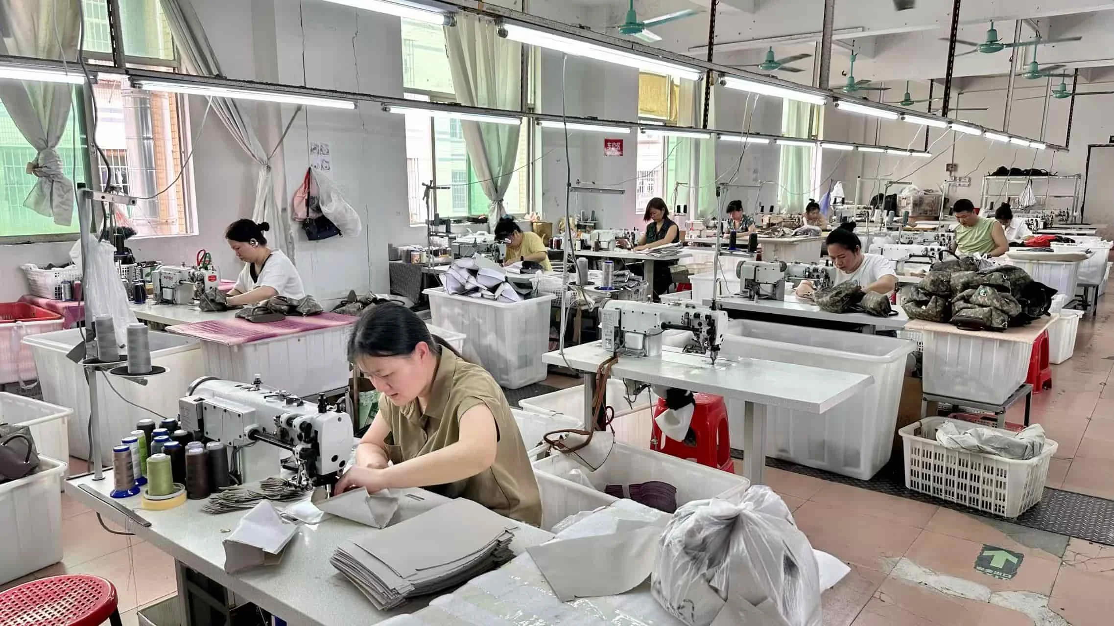Guangzhou Shizhou Leather Co., Ltd. Shoulder Bag