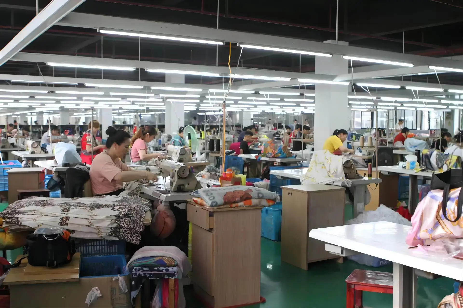 Yiwu Yuxiu Textile Co., Ltd. scarf