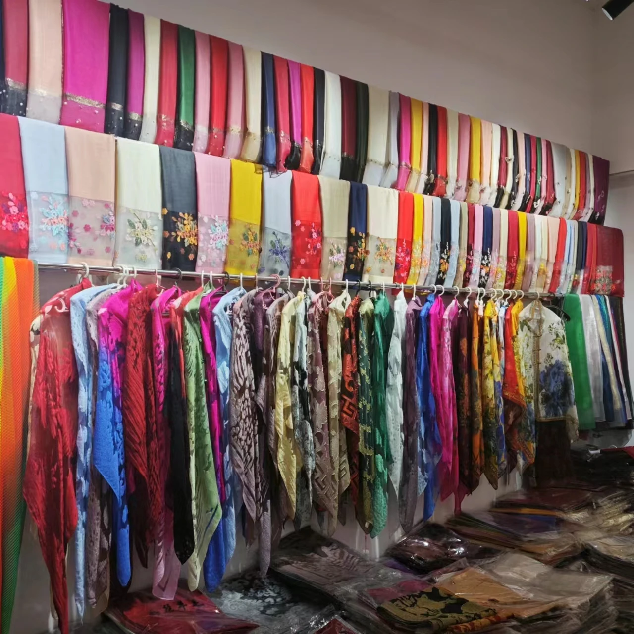 Yiwu Yuxiu Textile Co., Ltd. shawl