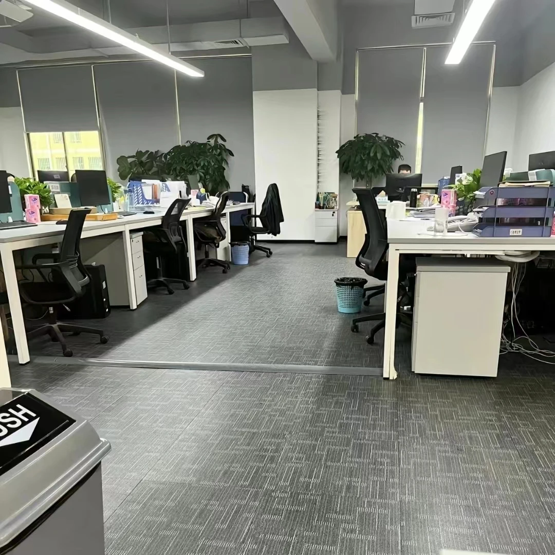 Yiwu Yuxiu Textile Co., Ltd. silk scarves