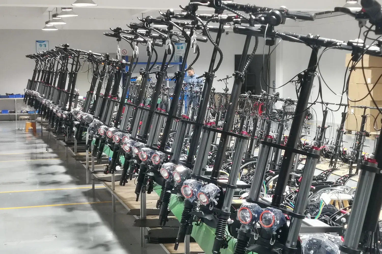 Hebei Heshi Sporting Goods Co., Ltd. Dual Motor Electric Scooter