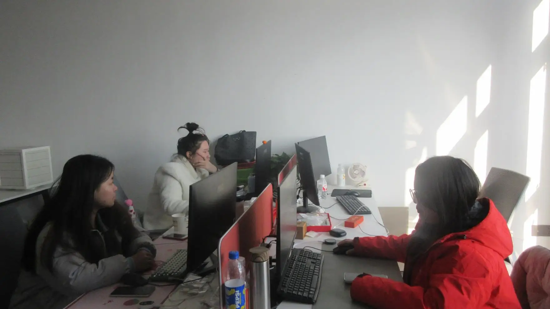 Yiwu Xiaocheen E-Commerce Co., Ltd. Ring