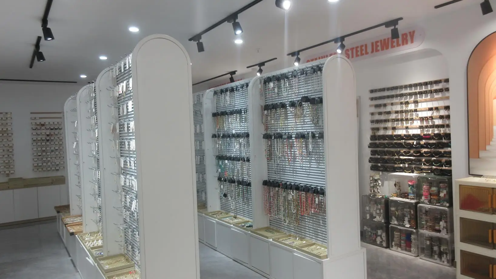 Yiwu Xiaocheen E-Commerce Co., Ltd. Earring