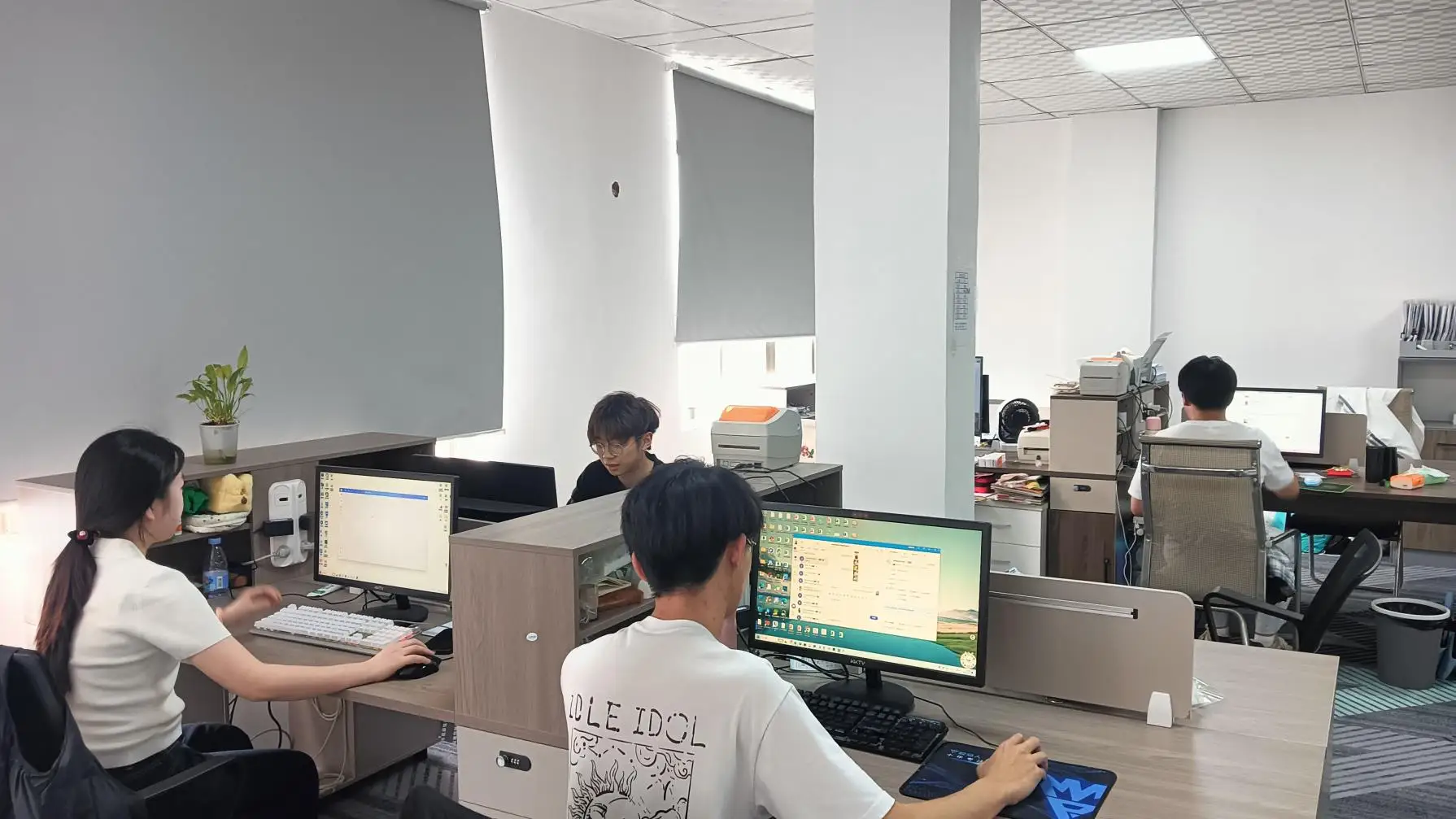 Yiwu Dongjin Luggage Co., Ltd. Wallet