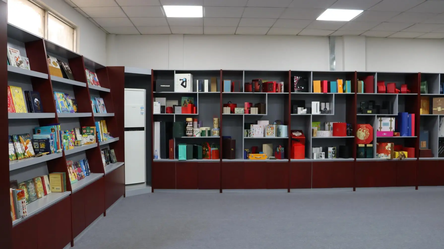 Dongguan Tinahong Paper Printing Co., Ltd. Hardcover Book