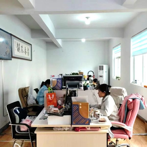 d59j6ch222pc73dl1hug.webp