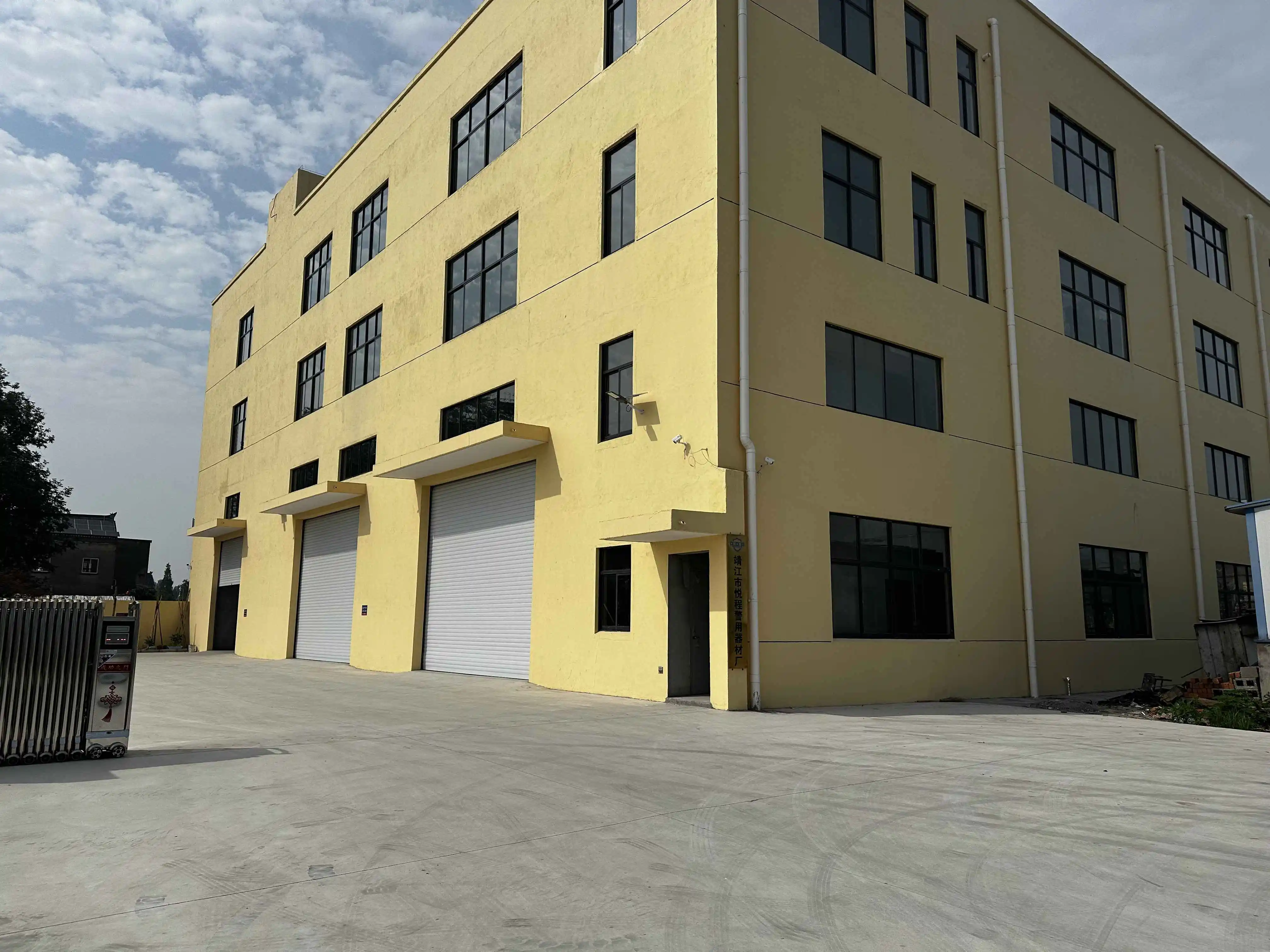 Jingjiang City Yue Cheng Police Equipment Factory factory image 2