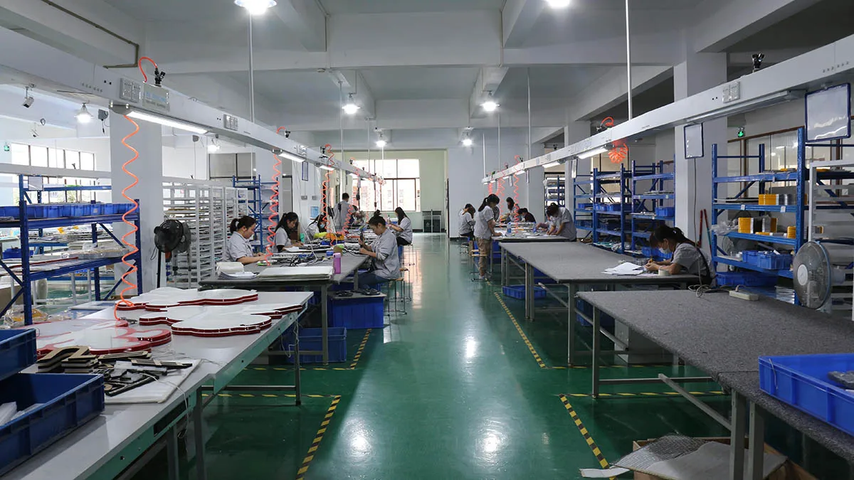 Guangzhou Xinrong Decoration Material Co., Ltd. 3D Light Mirror