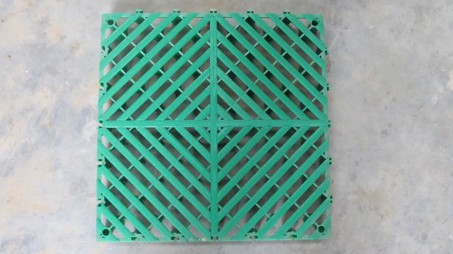 Zhengzhou Suez Industry and Trade Co., Ltd. Interlocking Floor Tiles