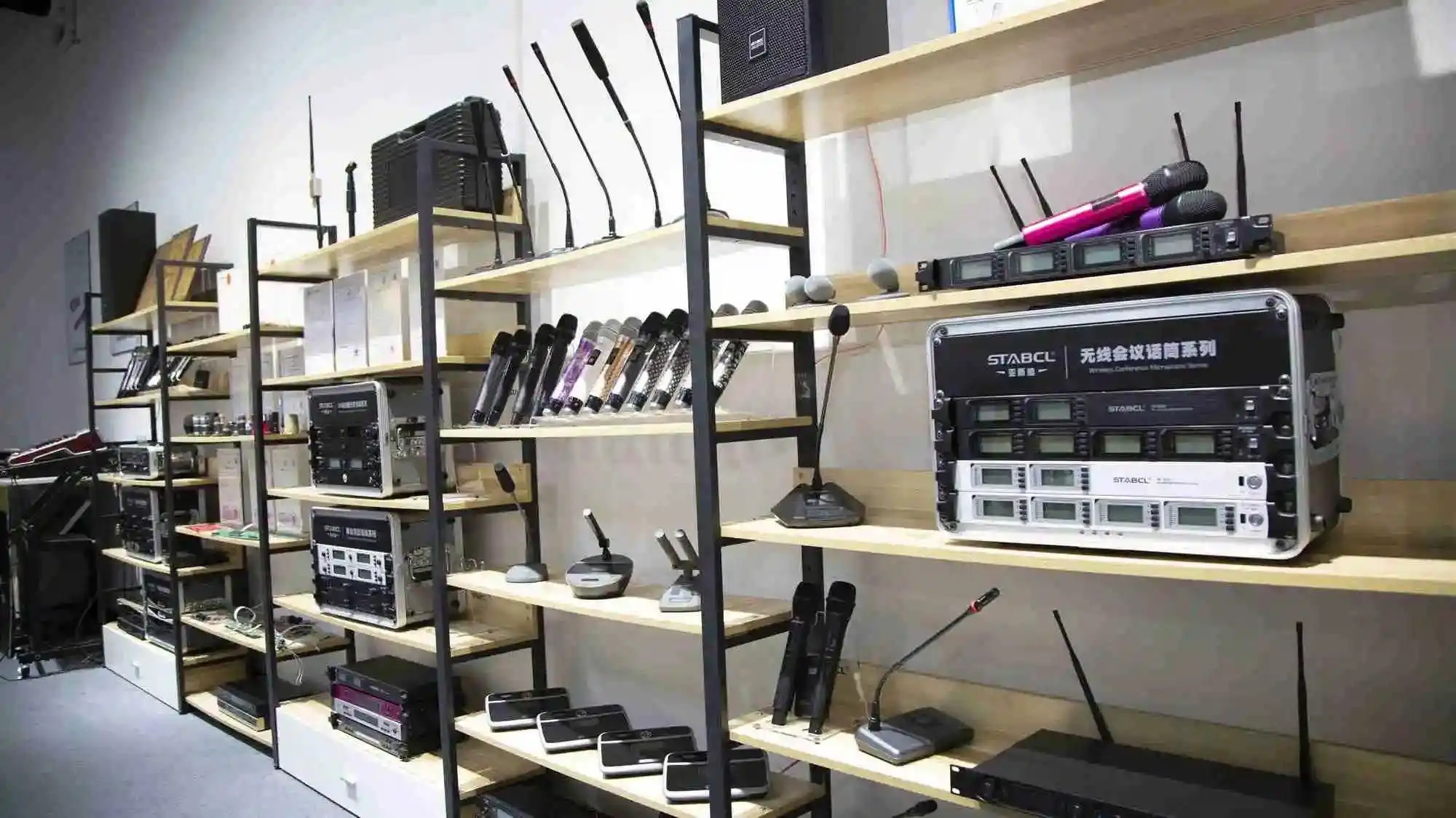 Enping Xinhong Electronic Factory Wireless Microphone
