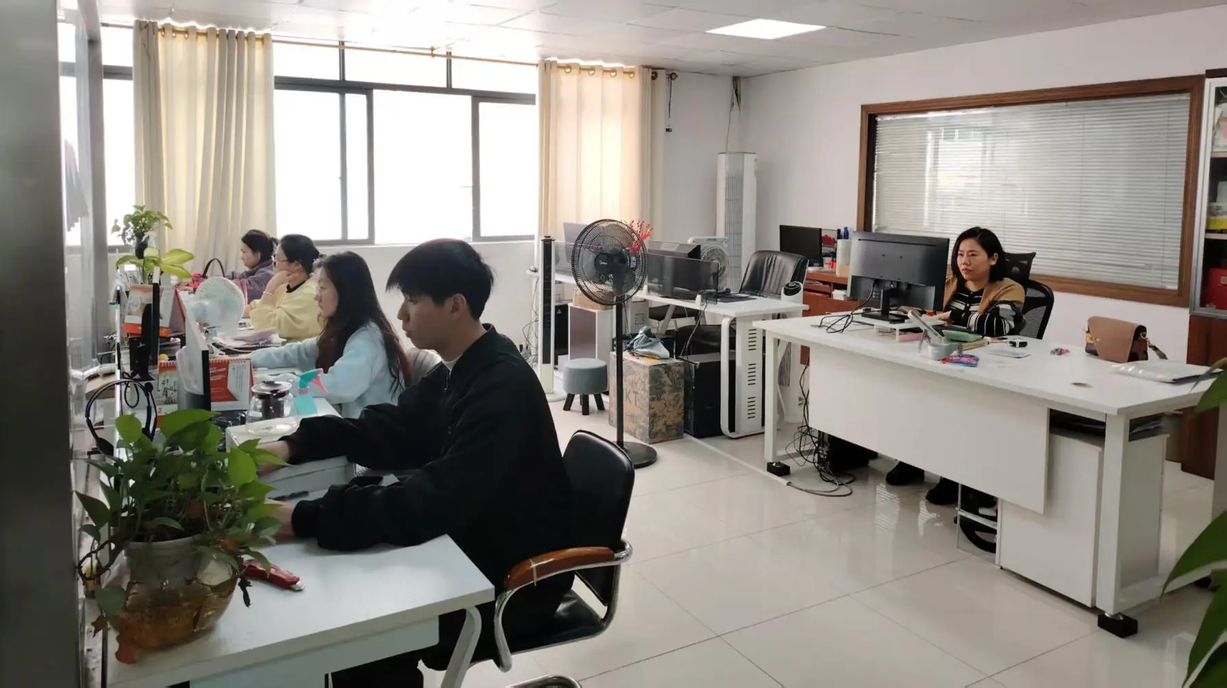 Guangzhou Glm Beauty Spa Equipment Factory EMS Sculpting Machine
