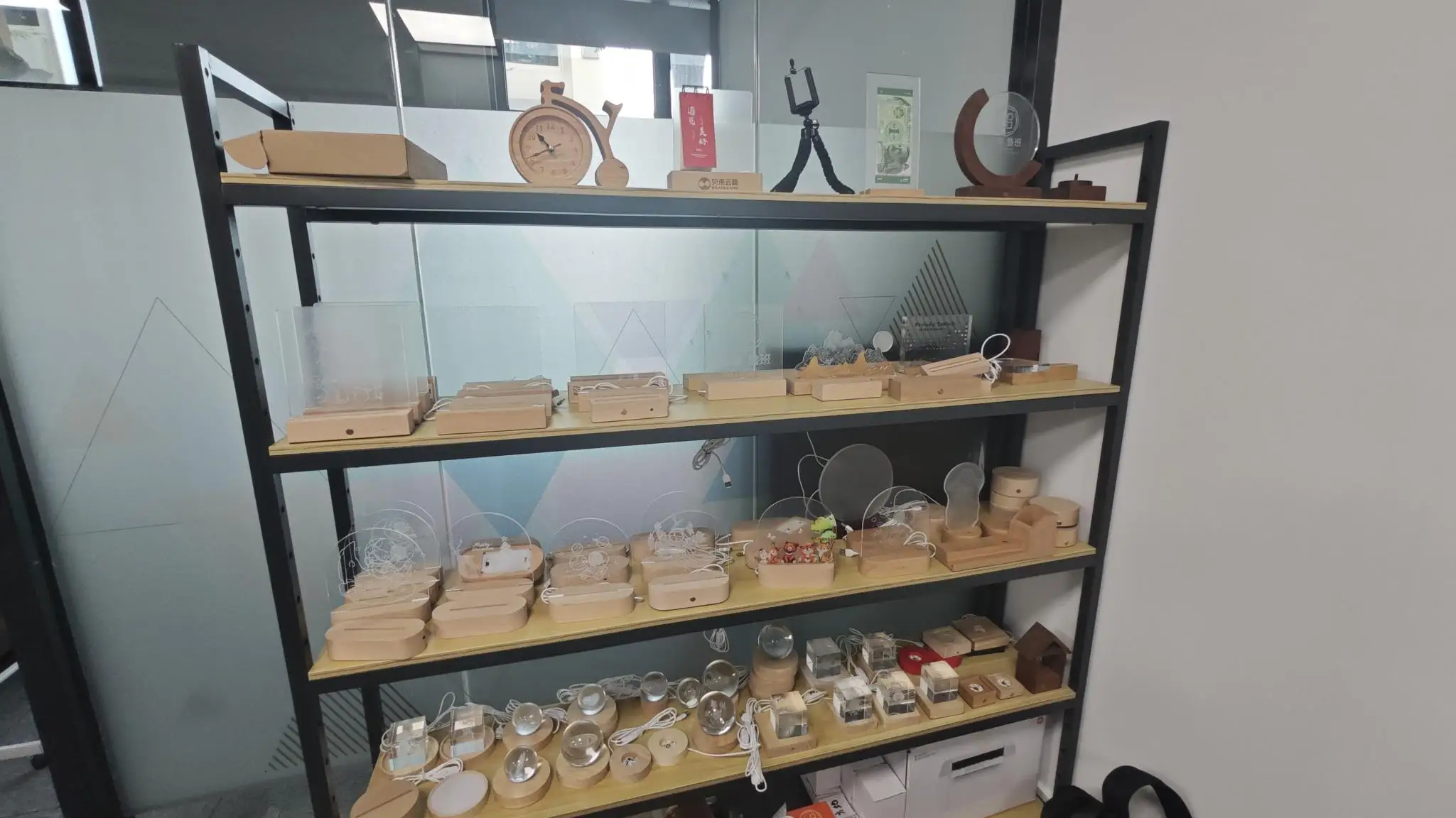 Yuehui Luban (Shenzhen) Trading Co., LTD Wooden Jewelry Box