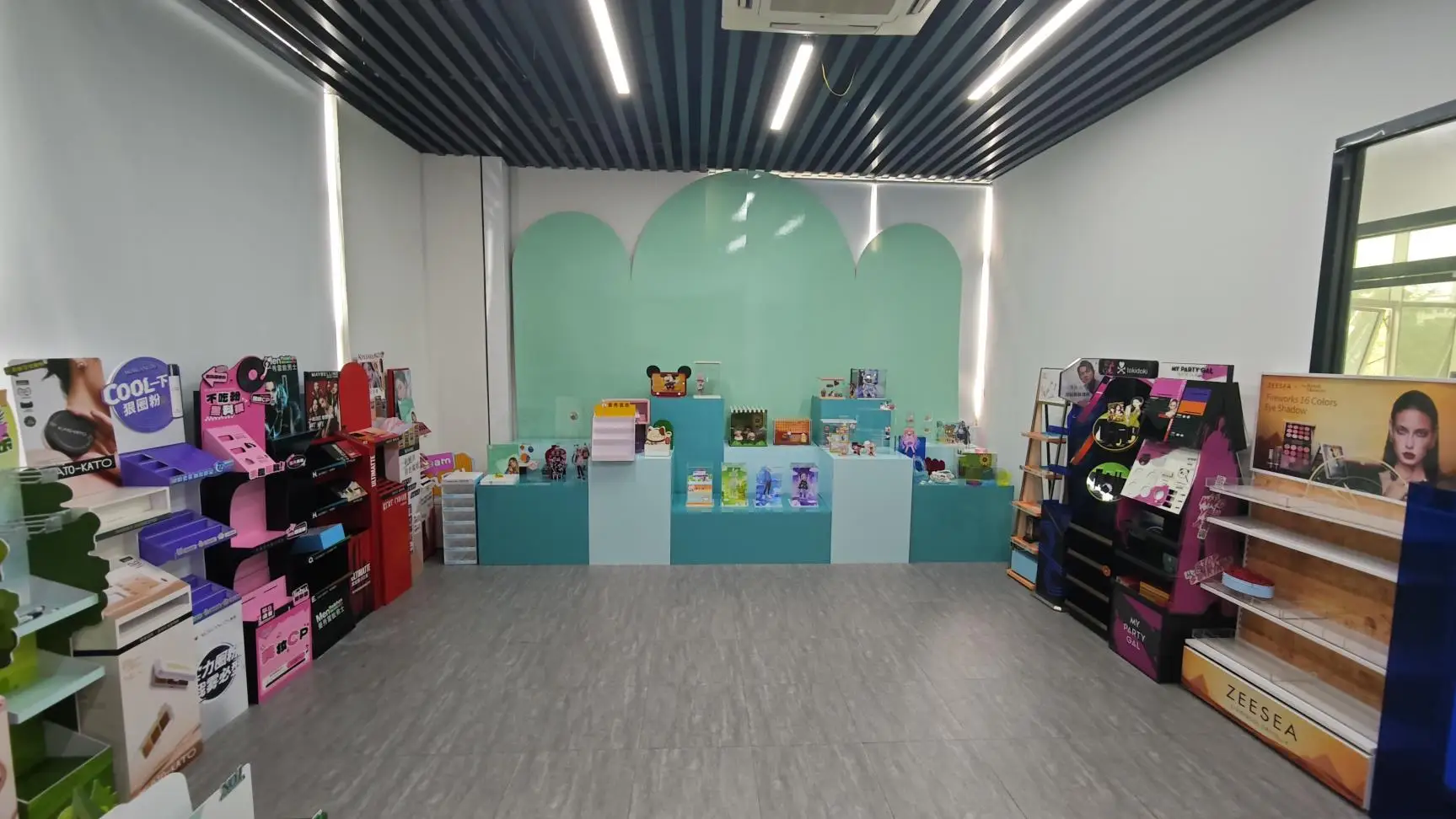 Guangzhou Xinhua Display Supplies Co., Ltd. Watch Display Stands