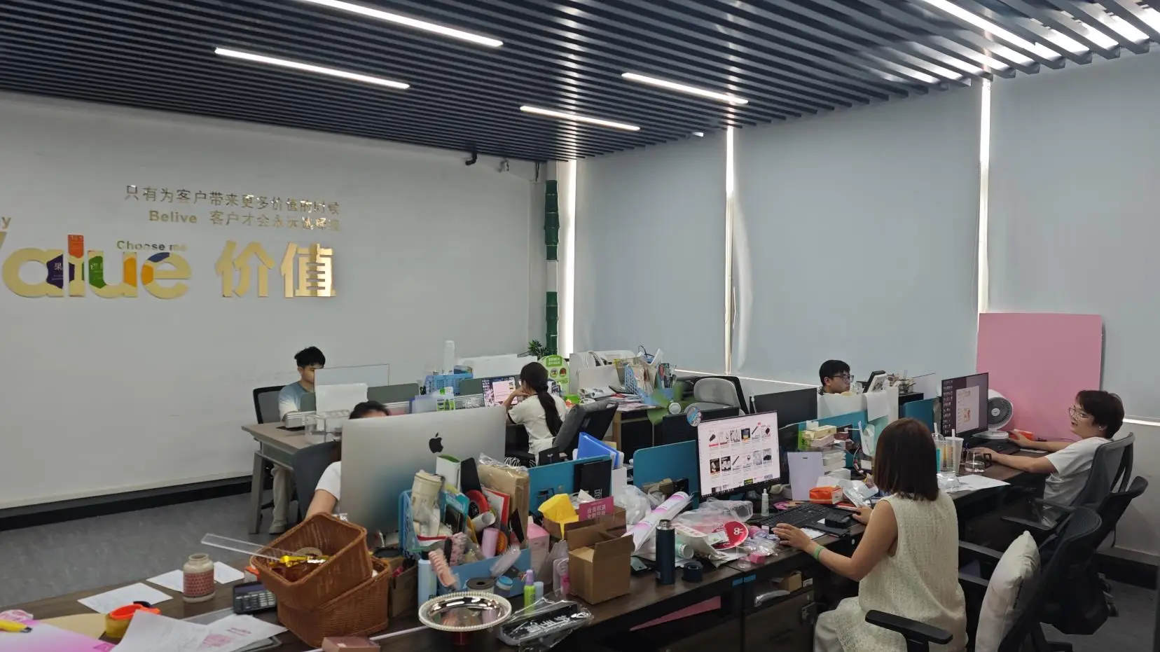 Guangzhou Xinhua Display Supplies Co., Ltd. E-cigarette Display Stands