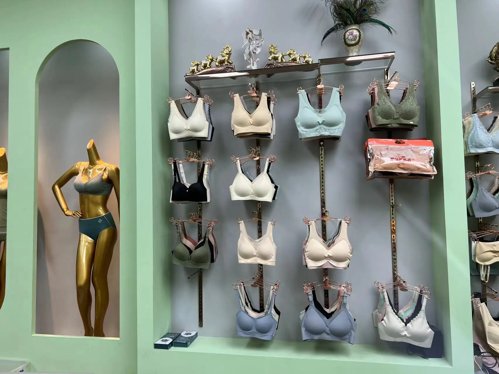 Shantou Manlusha Clothing Co., Ltd. Women's Bras