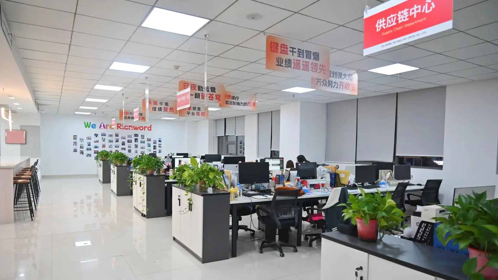 Richword (Wuxi) Supply Chain Management Co., Ltd. Computerized Embroidery Machines