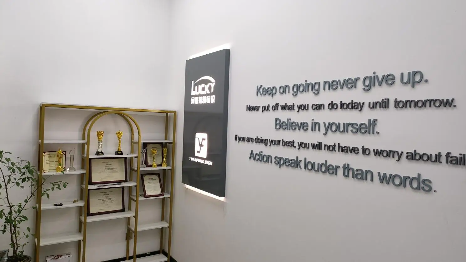 Henan Luck Trading Company Ltd. LED Light Boxes