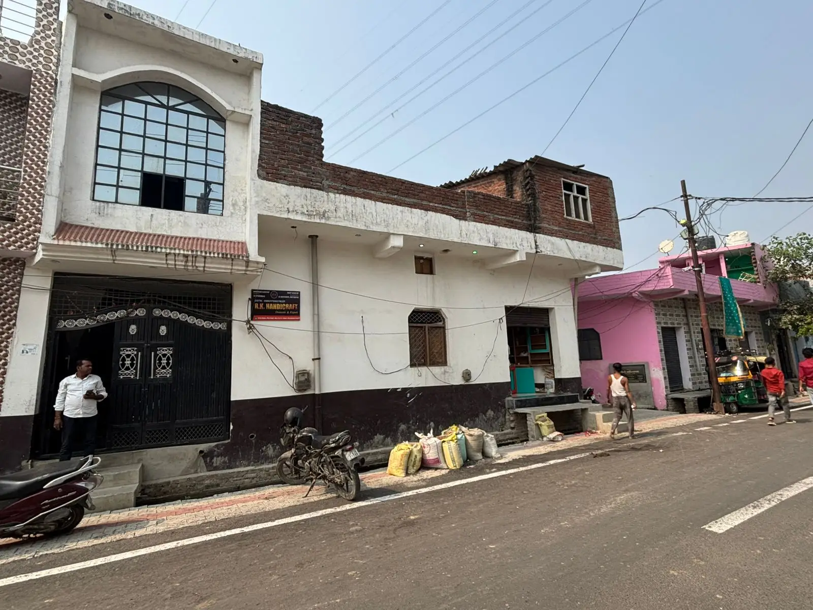 R K HANDICRAFT factory image 3