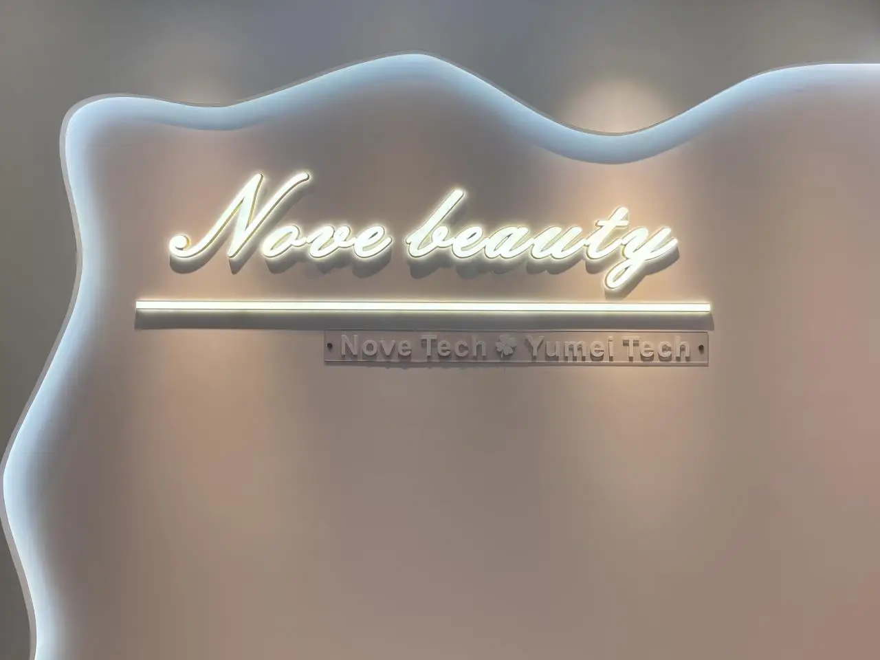 Nove Beauty Limited Face Massager