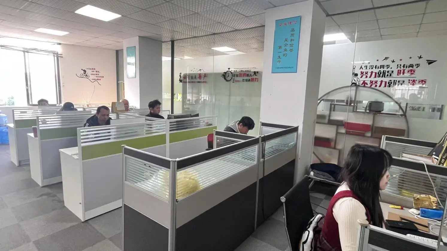 Guangzhou Guanpinxin Electronic Technology Co., Ltd. Digital Signage